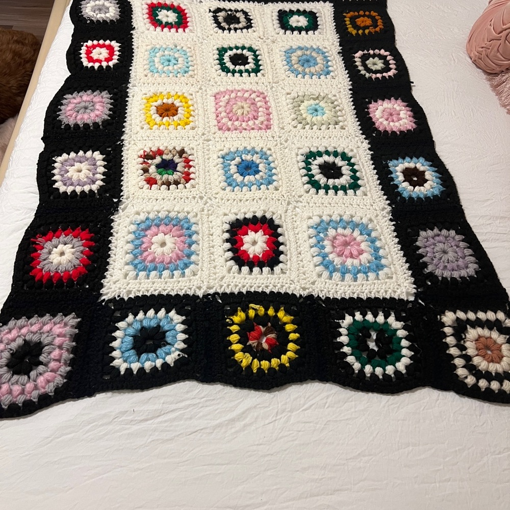 Vintage Crotchet Granny Square Blanket 34”x52”